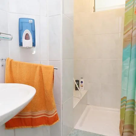Apartment 10048b *